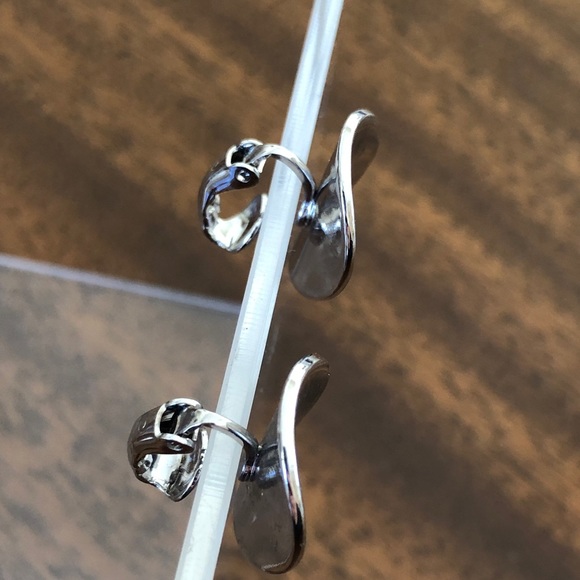 Vintage Avon curved disc clip on earrings silver tone - Picture 7 of 16